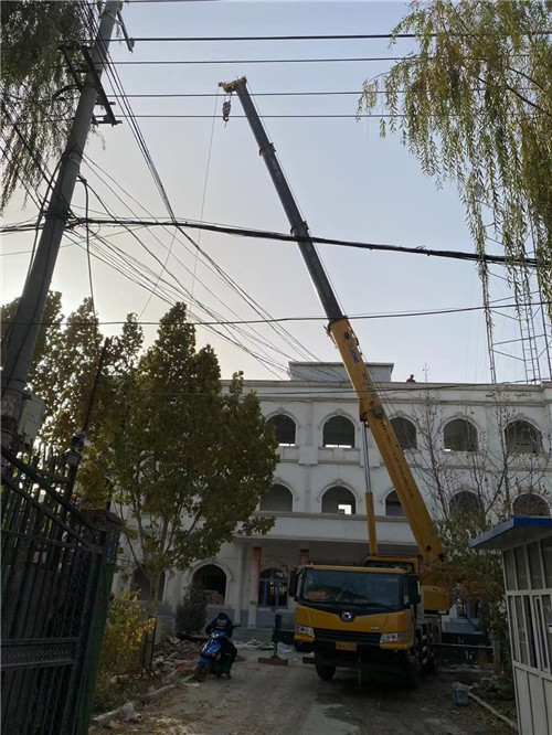 呼图壁县设备吊装吊地磅吊钻机等设备