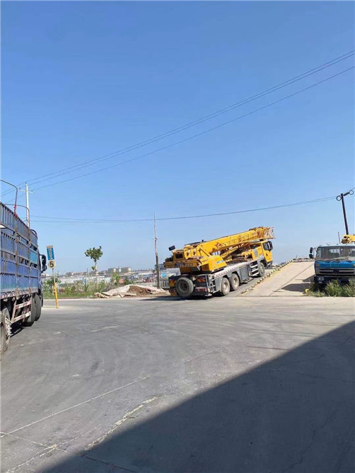 呼图壁县25吨吊车的租赁价格大概是多少？