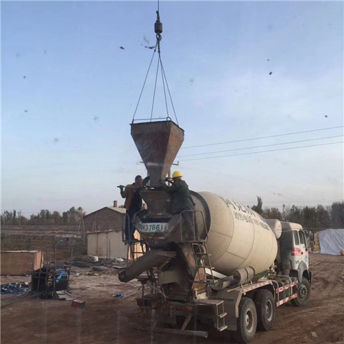 呼图壁县“精准瞄准”—— 吊车的 “定位导航” 技术